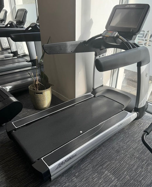 Life fitness 95T Elevation with SE3 Console