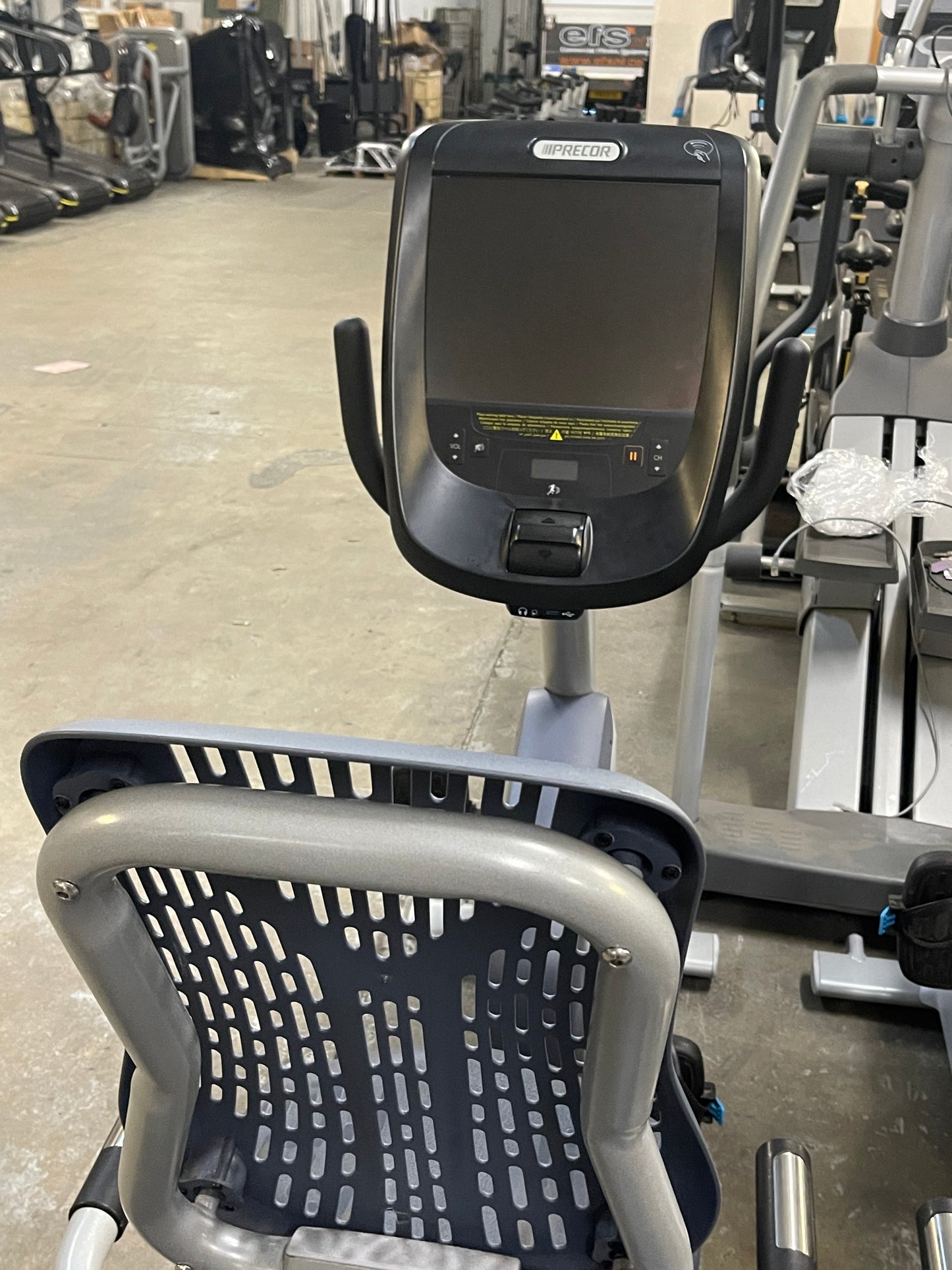 Precor 885 Series Recumbent Bike with P82 Console