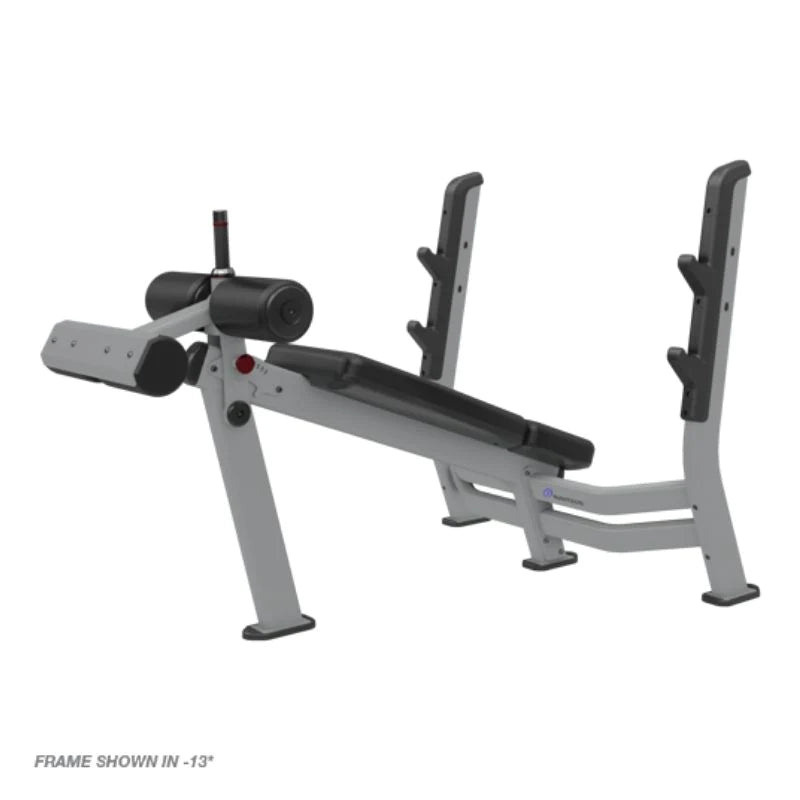 NAUTILUS® DECLINE BENCH PRESS